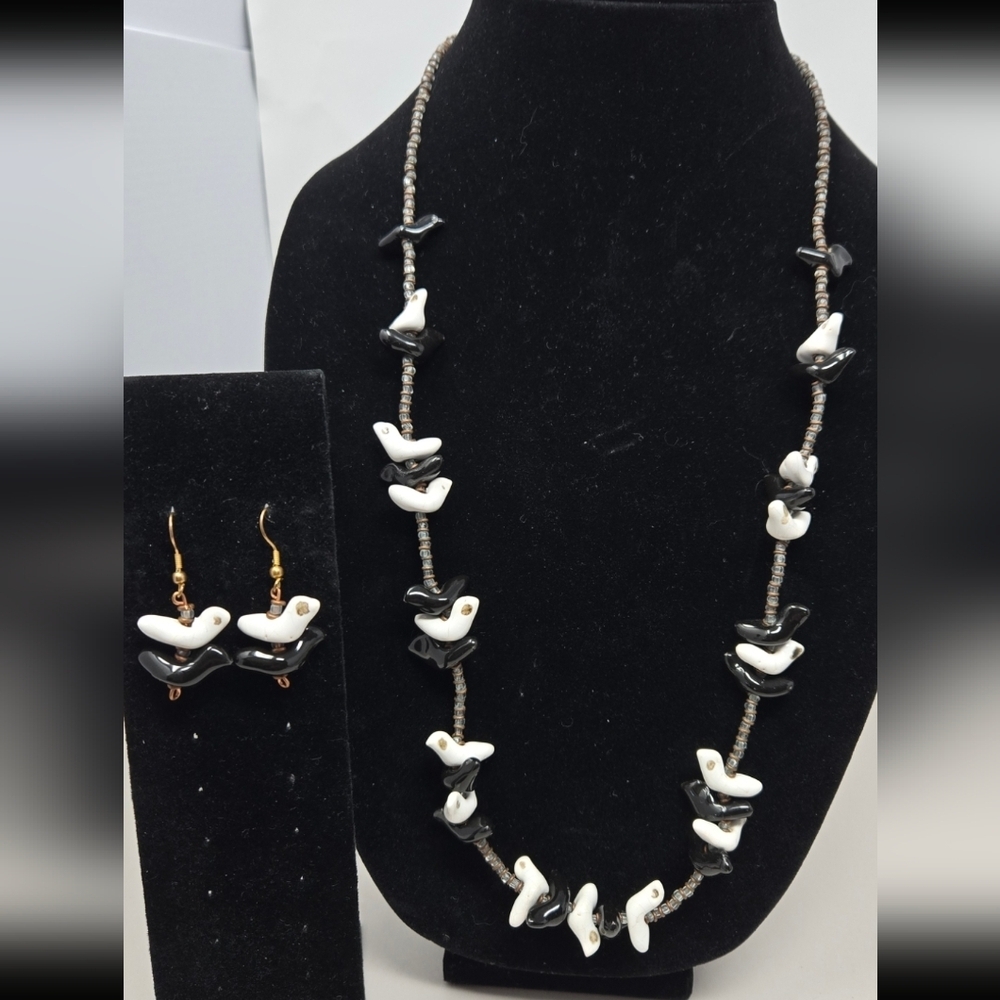 Black & White Ceramic Fetish Birds Beaded Necklace Pierced Earrings Set Vintage - Picture 3 of 12